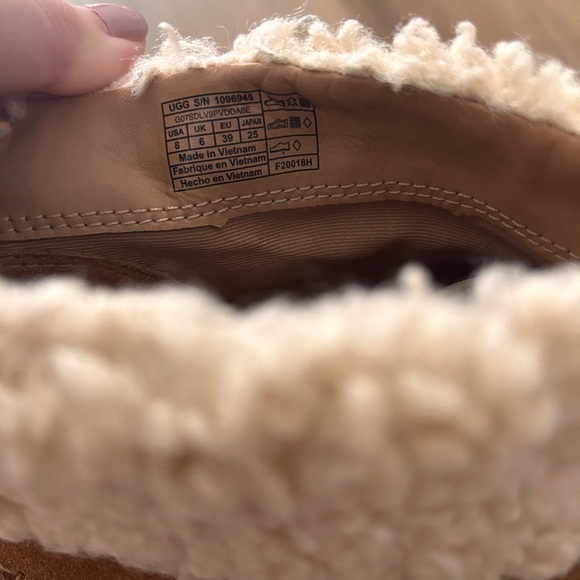 Ugg Australia Woman’s Montrose Sneaker, Zip Back- EUC - Picture 8 of 15